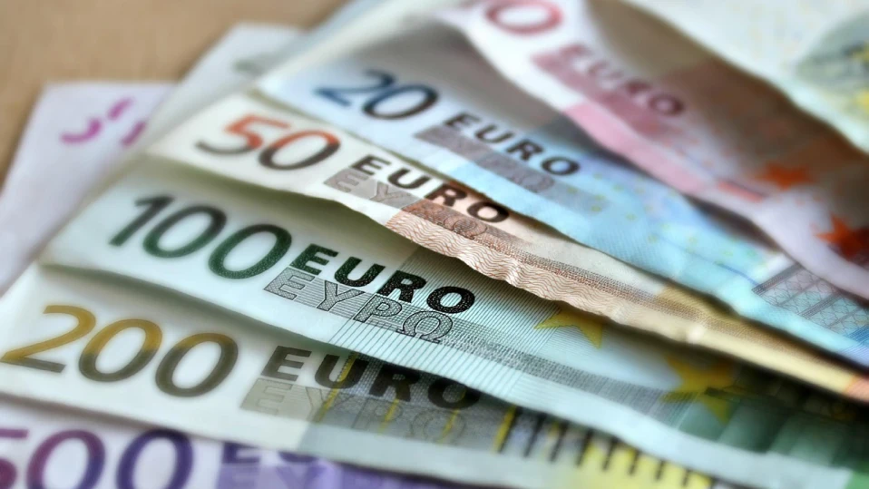 Увеличиха обезщетението за раждане на първо дете в Гърция на 2400 евро