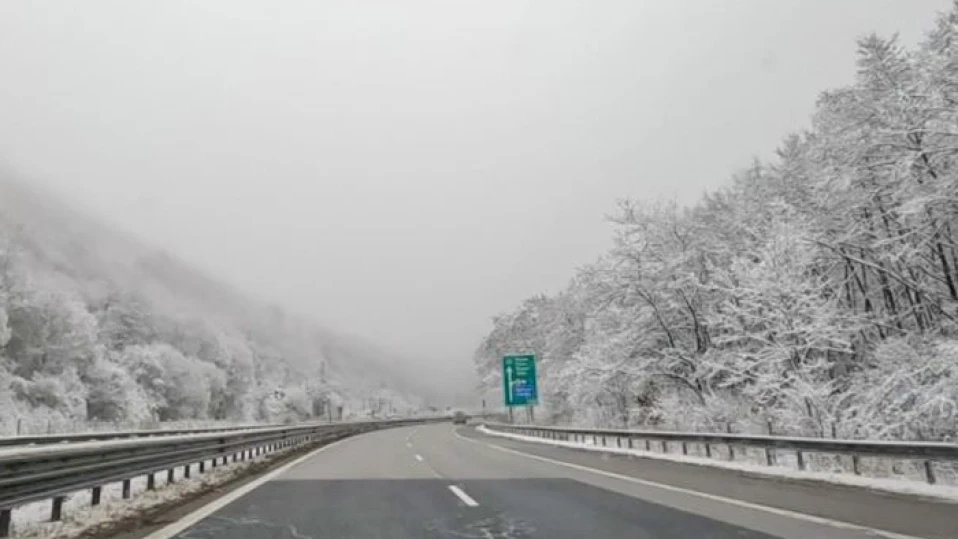 МВР предупреди: Водна авария създава риск от поледица на пътя Варна-Бургас