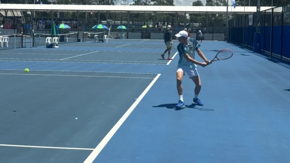 Анас Маздрашки и Ива Иванова се класираха за осминафиналите на сингъл на Australian Open за юноши