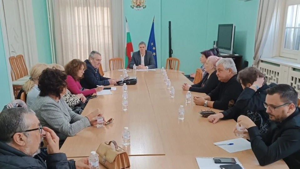 Областният управител на Бургас:  Парите за Кръвния център да се дадат на общината