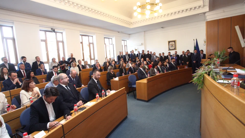 Между кадър на ПП или на ДБ избират общинарите в София