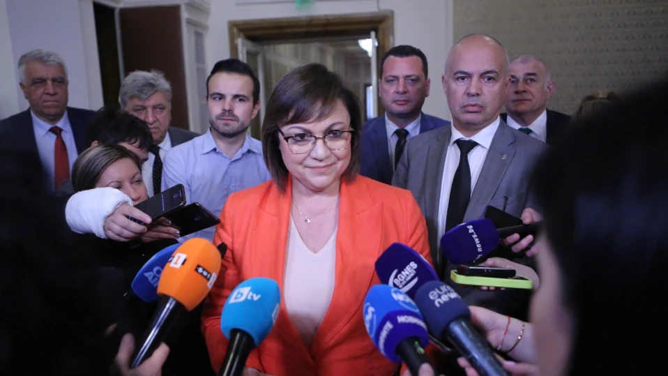 Нинова: Решението на президента да не ходи на клетвата на двамата конституционни съдии е добро