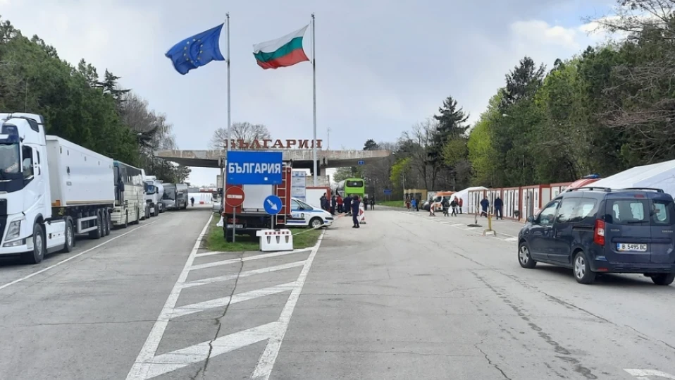 На ГКПП Дуранкулак: Откриха шестима нелегални мигранти в тавана на камион