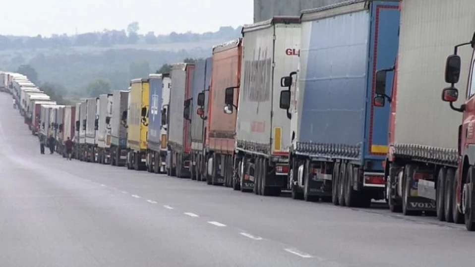 Превозвачи: Няма държава в света с тол такси за третокласни пътища