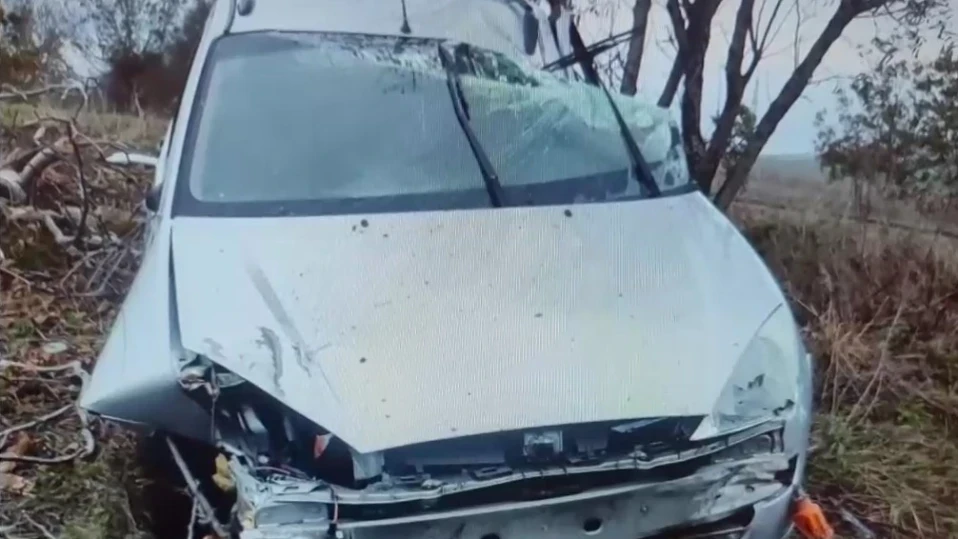 Бус и кола катастрофираха край Микре, има загинал