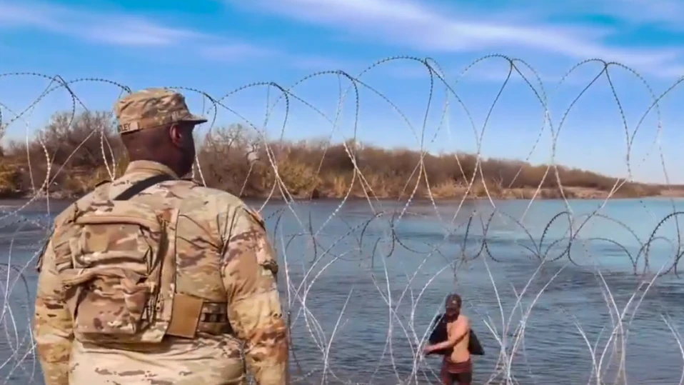 Тексас завзе част от границата с Мексико: Блокира федералните гранични патрули (ВИДЕО)