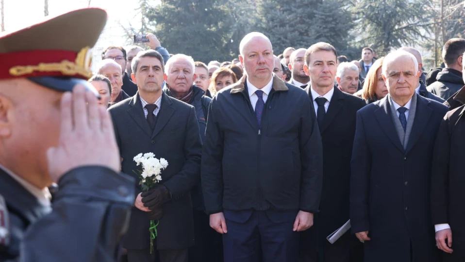 ГЕРБ-София се поклони пред паметта на жертвите на комунизма (СНИМКИ)