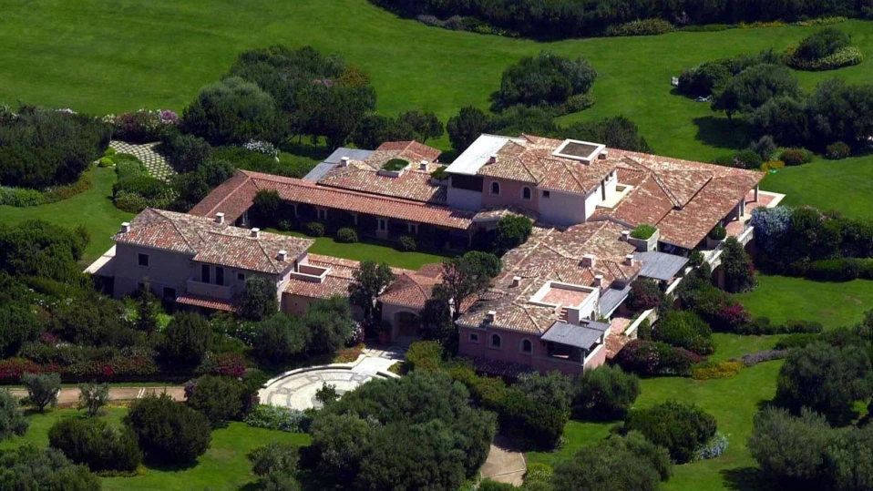 Децата на Силвио Берлускони продават вила за €500 млн.