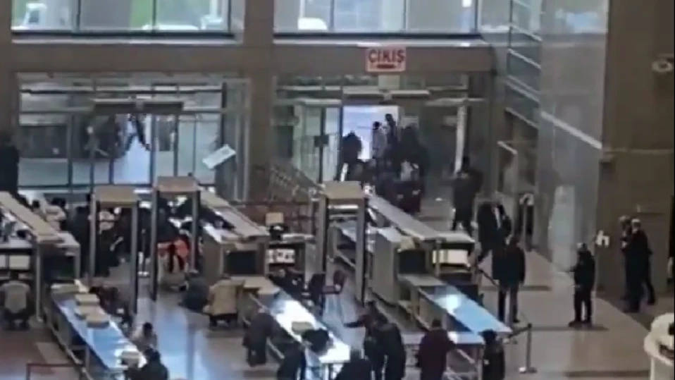 Смъртоносно нападение пред Съдебната палата в Истанбул (ВИДЕО)