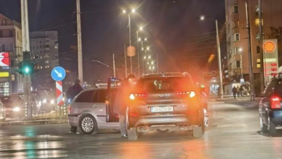 Катастрофа затруднява движението на кръстовище в столичния квартал "Люлин"