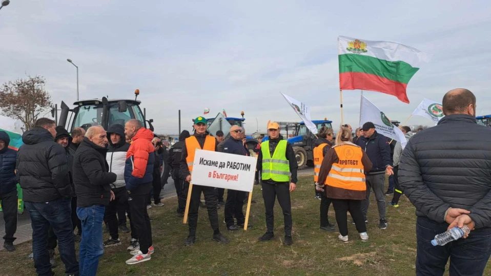 Преговорите между фермерите и властта без резултат, протестите продължават