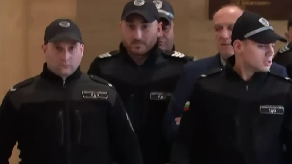Съдът пусна под домашен арест обвинения в шпионаж полицай от ГДБОП