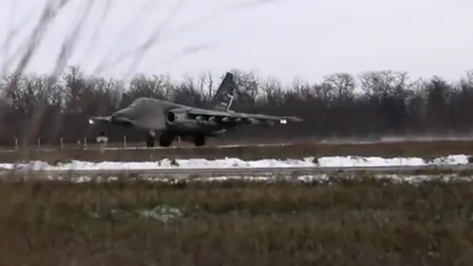 Екипажът на Су-25 показа висш пилотаж по време на атака срещу украинските въоръжени сили