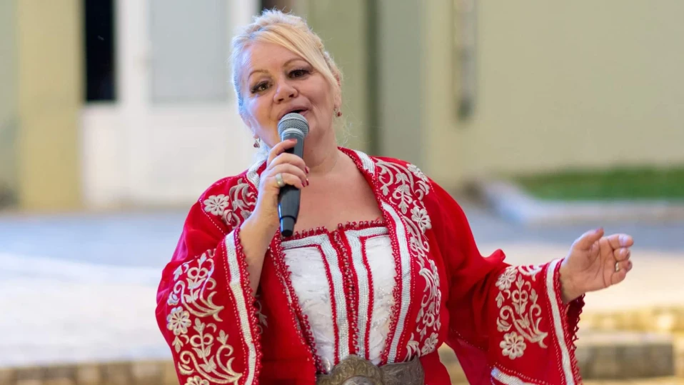 Ана-Мария пее вечна българска песен в десетки катедрали в чужбина (ВИДЕО)
