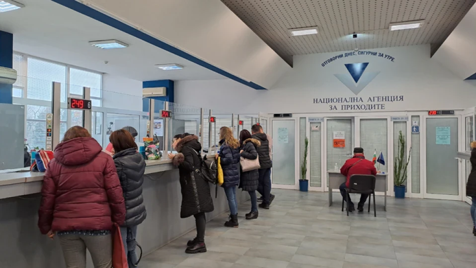 В офисите на НАП направиха безплатни WI-FI зони с компютри