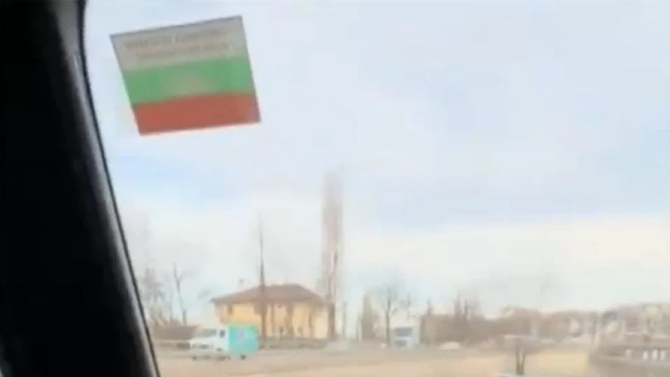 Народното събрание за стикера на колата на "Мис Силикон": Копие е