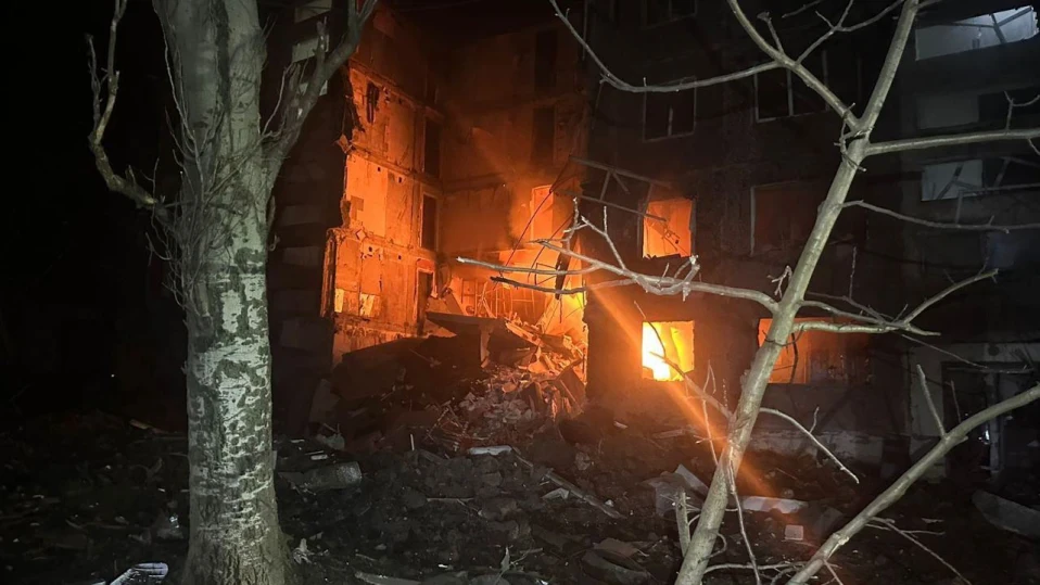 Болница и жилищен блок в украинския град Селидово са поразени при руска въздушна атака
