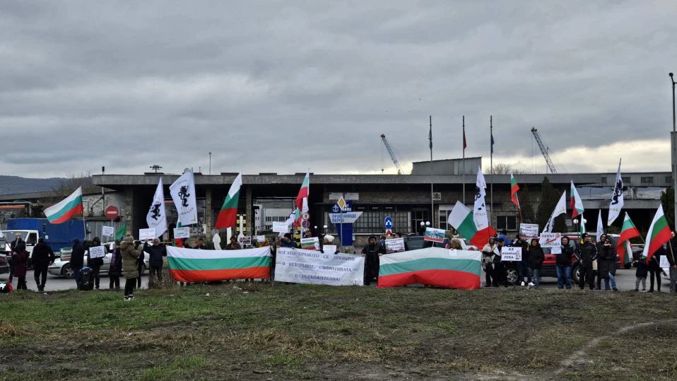 „Възраждане“ подготвя петиция срещу решението на Конституционния съд относно референдума за еврото