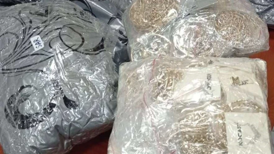 Задържаха над 11.5 кг контрабандни сребърни и златни накити на МП Малко Търнов