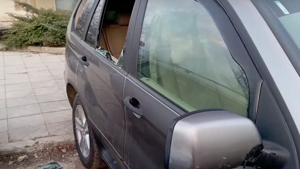 Десетки разбити коли в столичен квартал