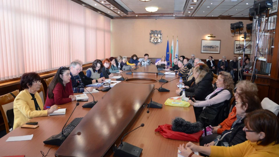 Ремонтират пенсионерски клубове във Варна