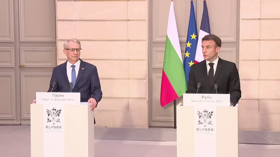 Макрон благодари на Денков за визитата му във Франция на български език