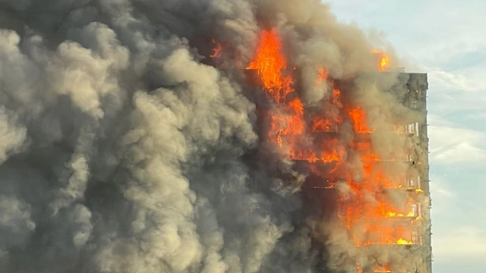 Четирима души загинаха при пожар в жилищна кооперация във Валенсия (ВИДЕО)