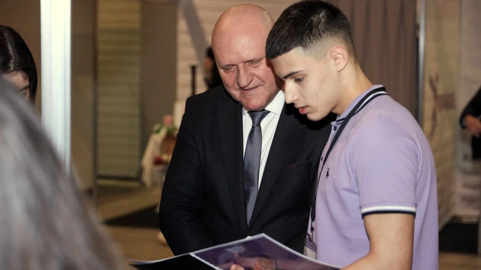 Над 156 000 ученици се обучават в професионални паралелки