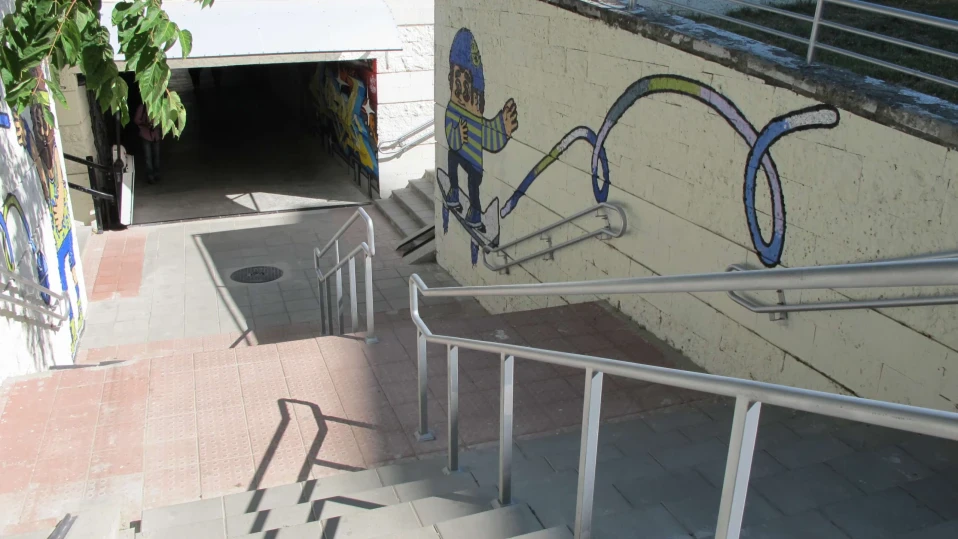 Откриха тяло на мъж в столичен подлез