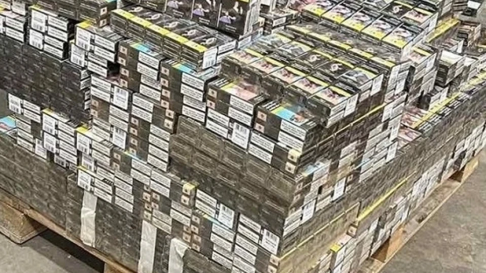 Откриха цигари в камион с мебели на МП Лесово (СНИМКИ)