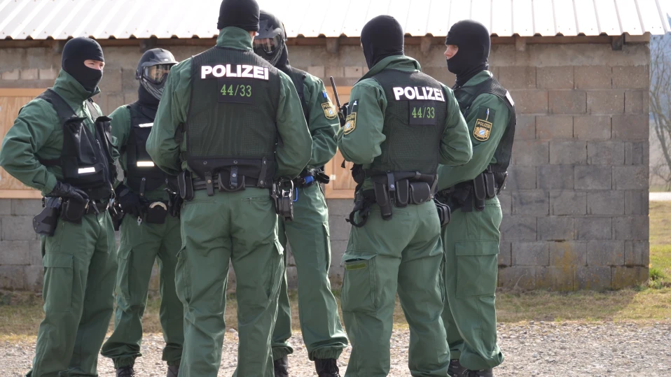 21-годишен рани с нож две деца в Германия, твърди се, че е българин