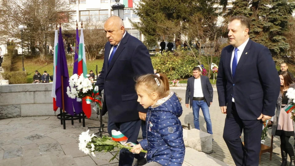 Борисов: С личен пример към децата се възпитава родолюбие и почит