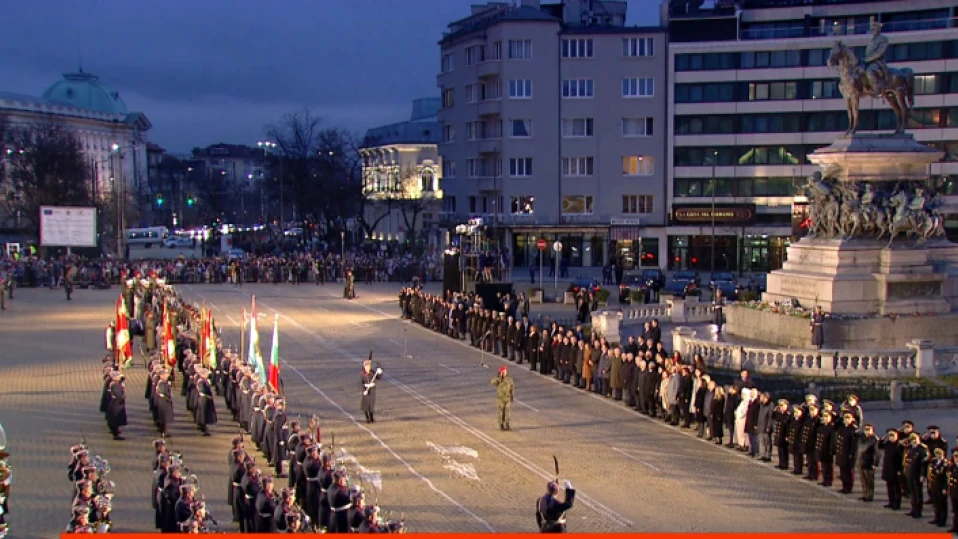 Тържествена заря-проверка по случай Освобождението на България (ВИДЕО)