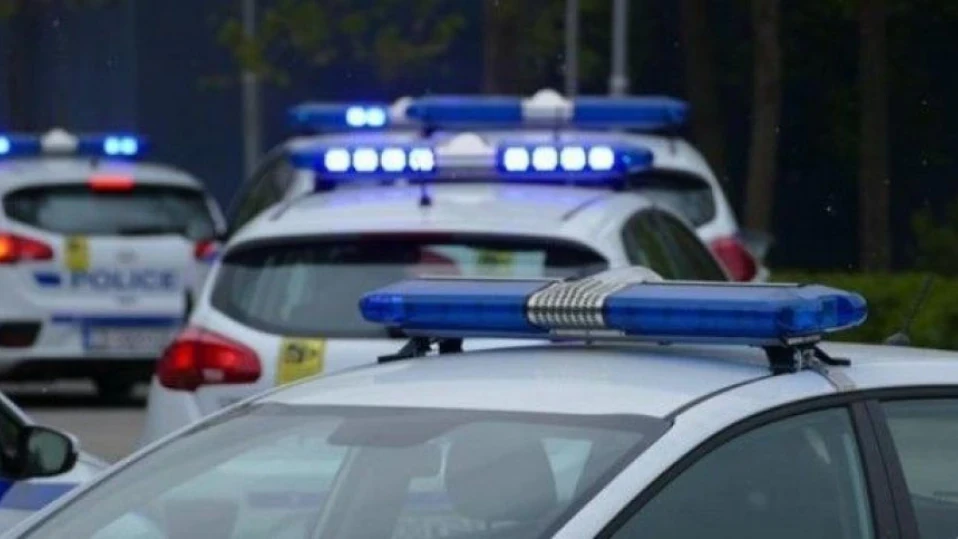 Двама мъже отвлякоха непълнолетно момиче в София, случаен минувач я спаси