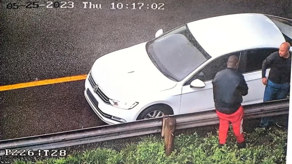 Полицията в Кейптаун издирва двама за убийството на Къро