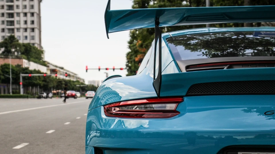 Постоянен арест за джигит с "Порше", трошил чужда кола на околовръстното в София