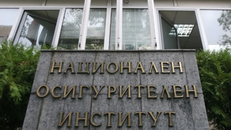 От 1 април преизчисляват пенсиите на 350 000 работещи пенсионери