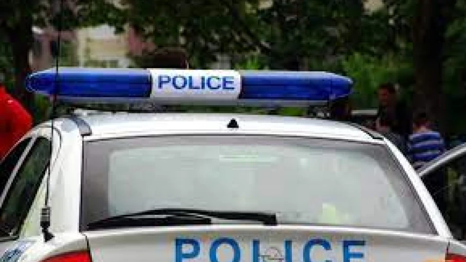 Служители на фирма за събиране на кредити биха и заплашваха длъжник