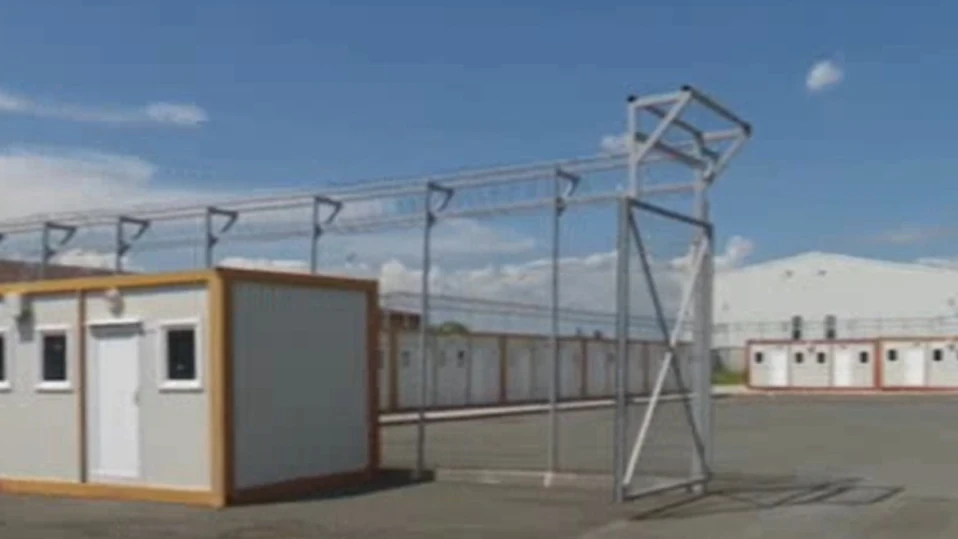 На първо четене в НС: МВР ще охранява центровете за бежанци