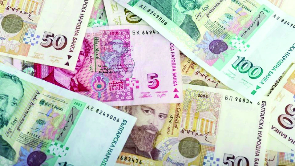 МВФ: Въведете по-големи данъци за високите заплати