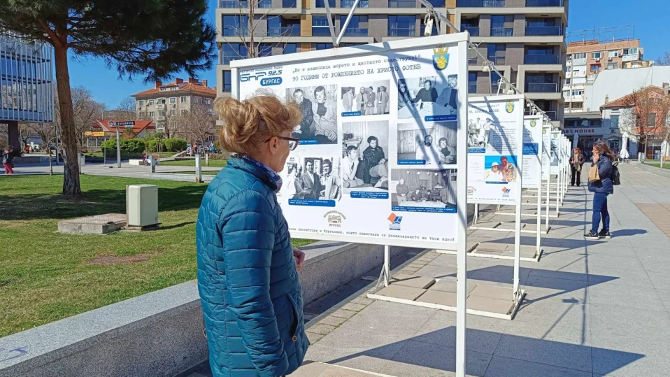 Изложба с 85 снимки от света на Христо Фотев