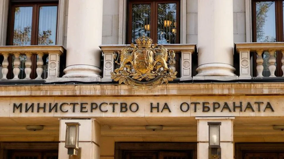 Oкончателно: Вдигат заплатите на военни и цивилни в армията с минимум 10%