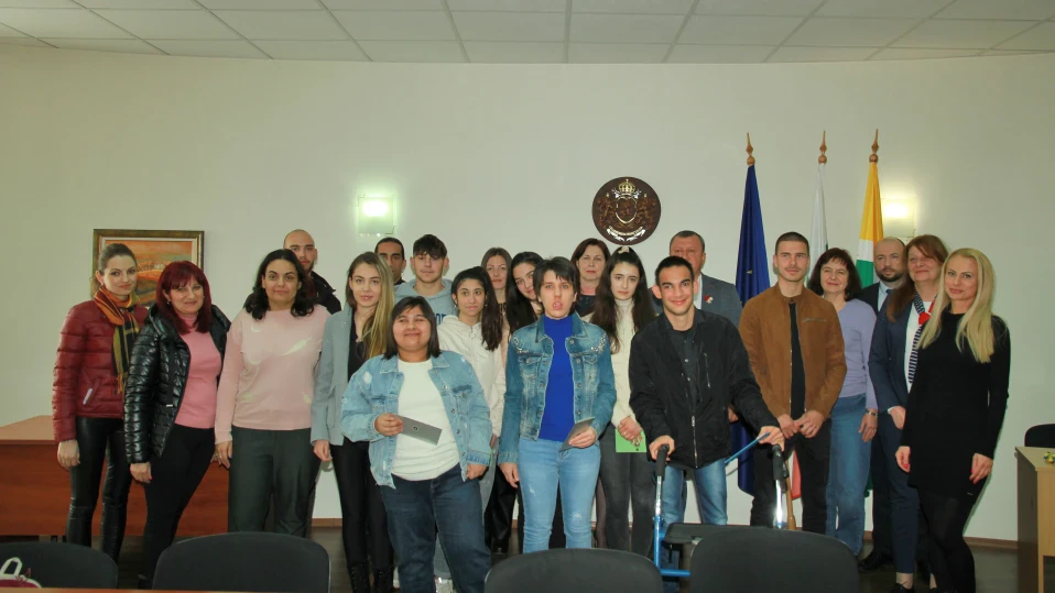 Десет абитуриенти получиха подкрепа за баловете си в Павликени