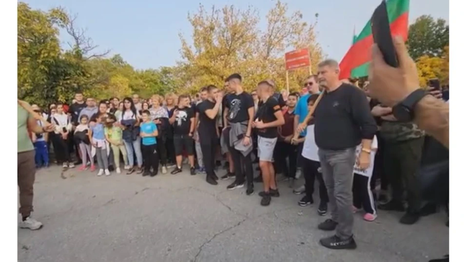 В Харманли протестират срещу бежанския лагер в града