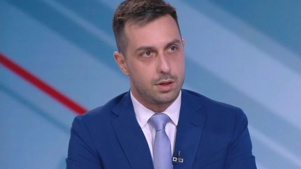 Деян Николов: Украинското знаме се вее незаконно от сградата на Столична община и в противовес с международното право