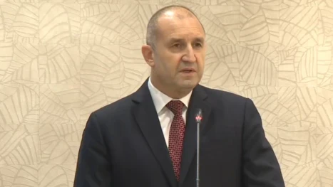 Президентската партия се разсъхва, преди да е тръгнала