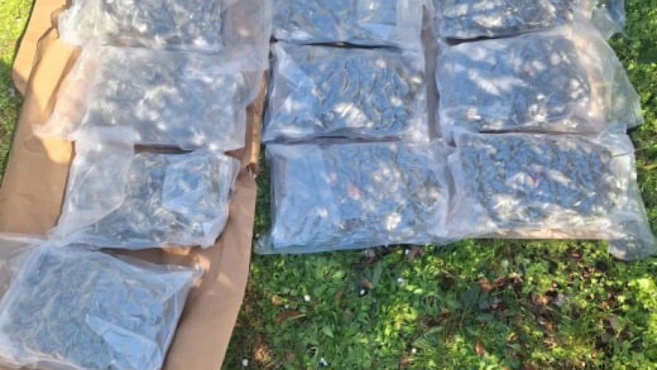 Спипаха трима при наркосделка