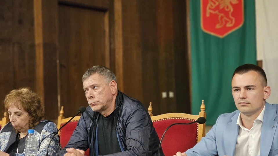 Кметът на Горна Оряховица Николай Рашков: Бездомните кучета са огледало на бездействието през годините