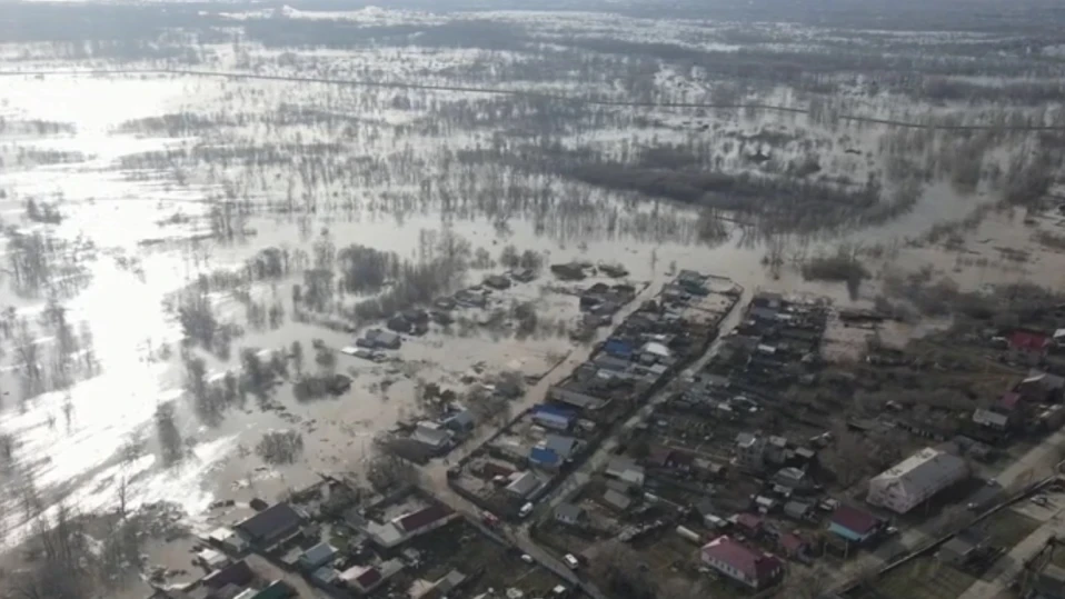 Над 10 000 наводнени жилища в Русия, хиляди са евакуирани