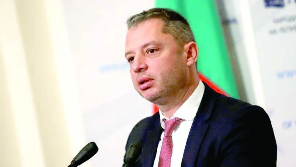 Кабинетът "Денков" ни струва над 8 млн. лв. за съветници и сътрудници, сметна Делян Добрев